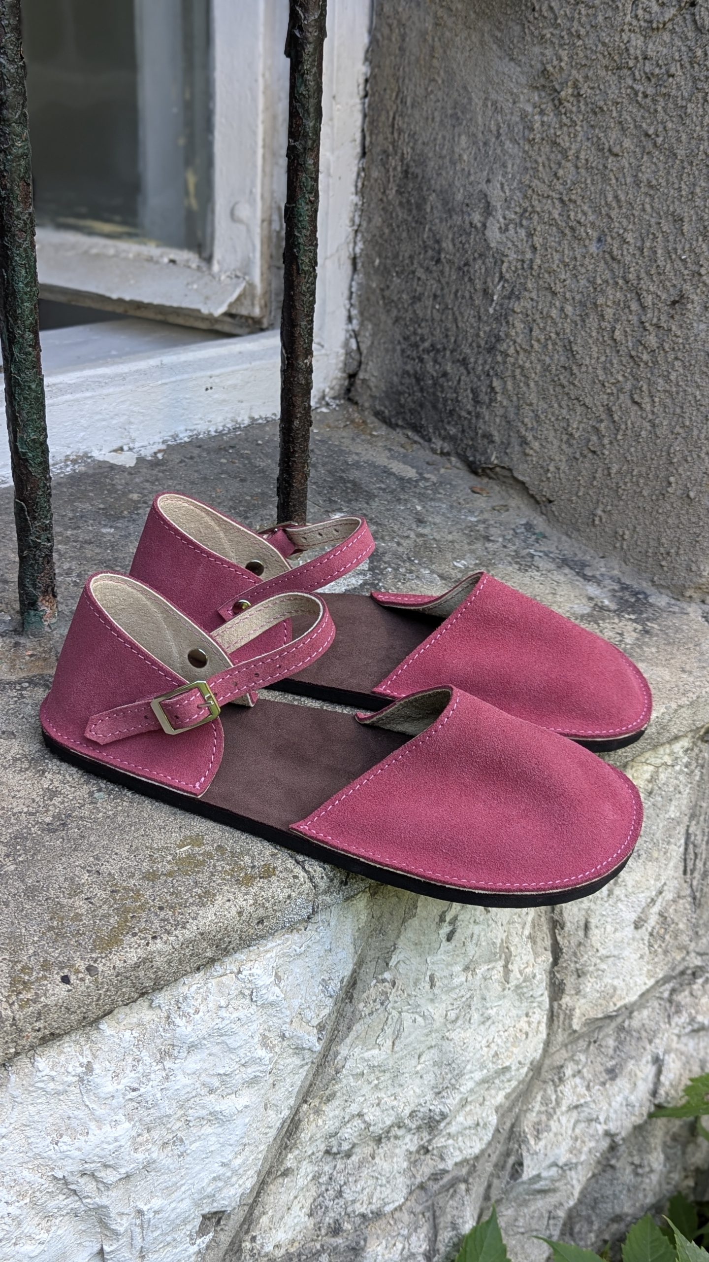 Model z paskiem- dusty rose- 40